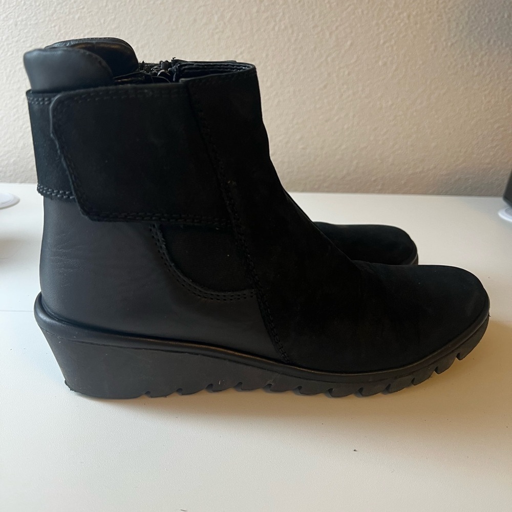 The Flexx Black Nubuck Leather Zip Ankle Booties Womens Size 7.5 EUR 38.5